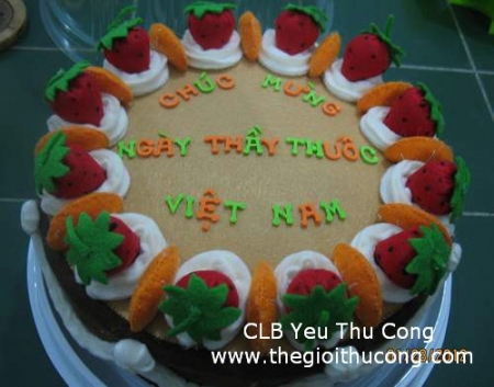 Bánh kem do cô U60 làm đấy