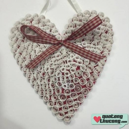 Thiệp trái tim xoắn giấy
