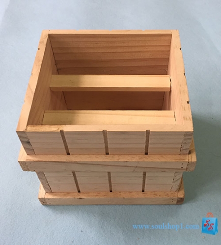 Chậu gỗ vuông bản dày có đai