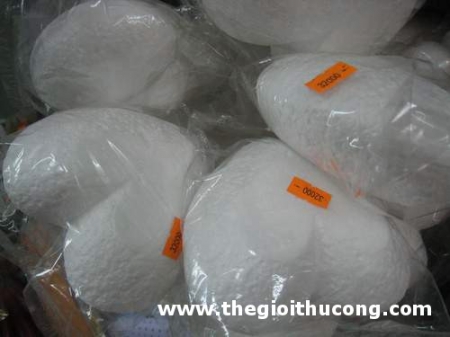 Mút xốp trắng hình khối trái tim 