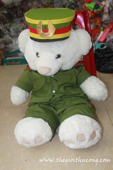 May áo công an cho gấu bông