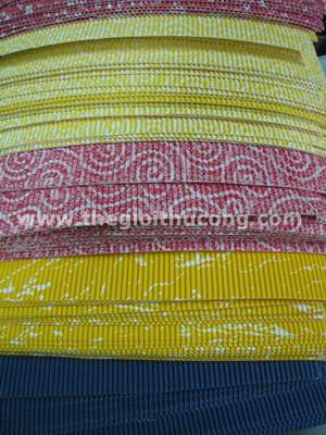 Giấy gợn sóng màu loang sợi to