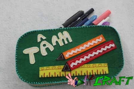 Bóp đựng viết mang tên bé