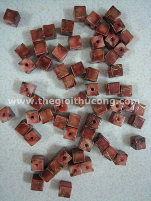 Hạt gỗ vuông xỏ dây