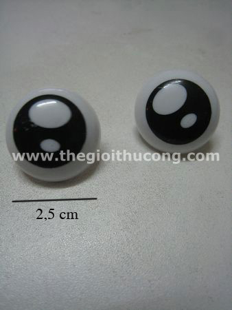 Mắt tròn đen tròng trắng