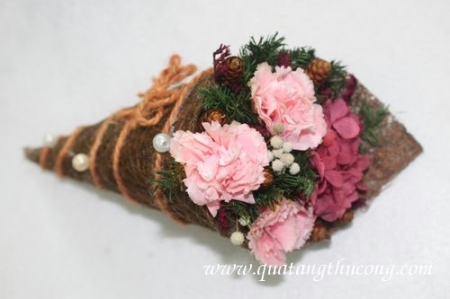 Hoa khô kem ốc quế