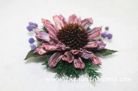 Hoa khô cài áo tím nhạt