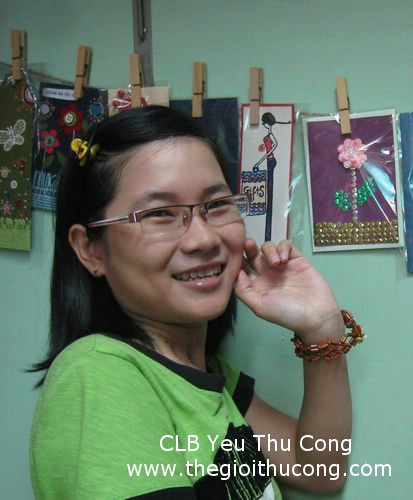 Vòng tay xỏ bằng nút gỗ