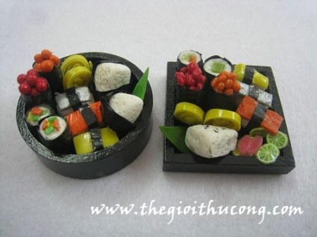 Nặn một khay sushi từ đất sét nào