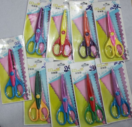 Kéo răng cưa cắt giấy