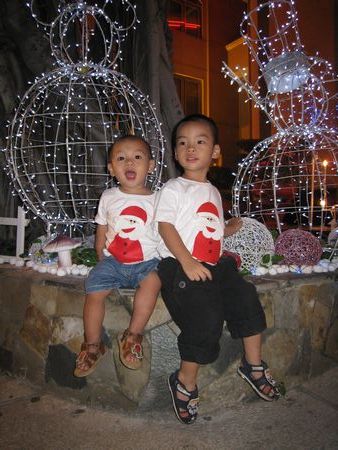 Áo Ông già Noel cho Sóc Và Nhím - giáng sinh 2010