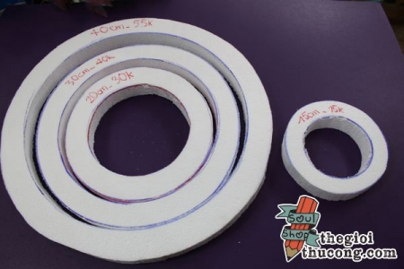 Mút xốp trắng hình vòng tròn rỗng (Ko  có bo)