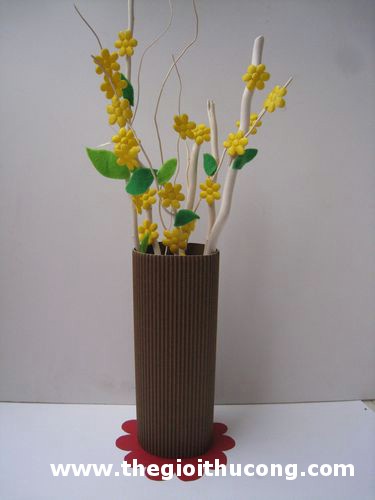 Lọ mai ngày tết ( trang trí bàn học cho bé)