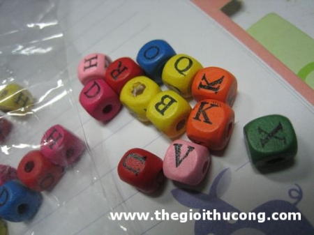 Gỗ hình vuông có chữ ( 0.8 cm)