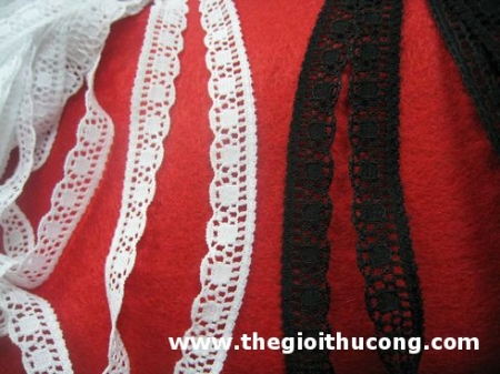 Ruybăng ren đen trắng