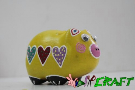 Heo vàng đựng tiền xinh xắn