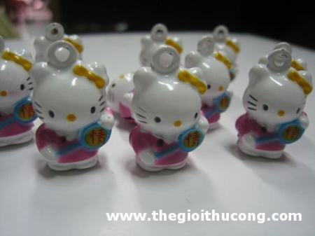 Lục lạc Kitty cầm quạt
