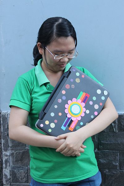 Trang trí laptop cho cô bạn vui tính