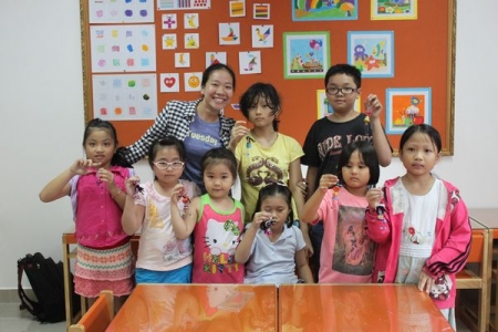 Chương trình dạy các bé làm móc bằng nút tại Bamboo Edu