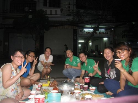 Làm việc và ăn chơi