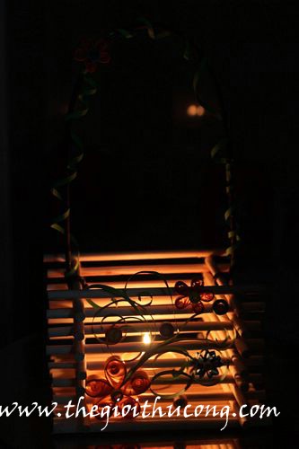 Lồng đèn que kem hoa uốn 1 mặt